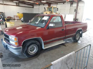 1990 Chevrolet C/K 2500 with VIN 1GCFC24K8LE253101, listed as a IAAI auction lot 34466000 with 69,933 mi miles. Bid and sale history available at carsss.com. Image 2.