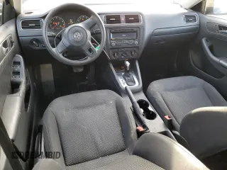 2013 Volkswagen Jetta S z VIN 3VW2K7AJ0DM223917, wystawiony jako Copart lot #45992575 z przebiegiem 147 349 mil mil oraz Czysty tytuł • Clean title. Historia ofert i sprzedaży dostępna na DreamBid. Obrazek 8.