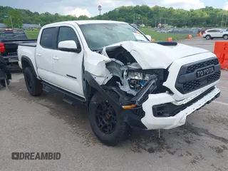 2023 Toyota Tacoma SR z VIN 3TYCZ5AN2PT145109, wystawiony jako IAAI lot #42254206 z przebiegiem 54 163 mil mil oraz . Historia ofert i sprzedaży dostępna na DreamBid. Obrazek 1.
