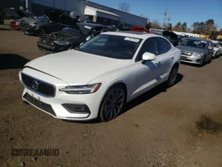 2021 Volvo S60 Momentum with VIN 7JRA22TK6MG102246, listed as a Copart auction lot 77527944 with 59,800 mi miles and Salvage Title. Bid and sale history available at carsss.com. Image 1.