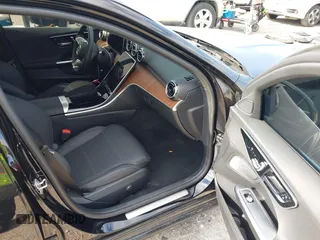 2025 Mercedes-Benz C 300 z VIN W1KAF4HB4SR251544, wystawiony jako IAAI lot #42083275 z przebiegiem 6804 mil mil oraz . Historia ofert i sprzedaży dostępna na DreamBid. Obrazek 5.