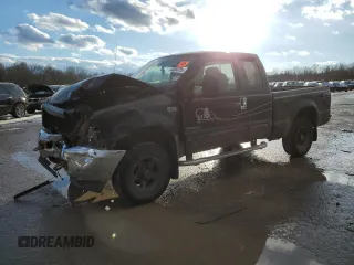2001 Ford Super Duty F-250 XL with VIN 1FTNX21F71EC78575, listed as a Copart auction lot 43044725 with 295,720 mi miles and Salvage Title. Bid and sale history available at carsss.com. Image 1.
