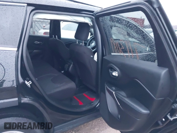 2019 Jeep Cherokee Latitude with VIN 1C4PJMCB8KD367868, listed as a IAAI auction lot 41465306 with 84,250 mi miles. Bid and sale history available at carsss.com. Image 8.