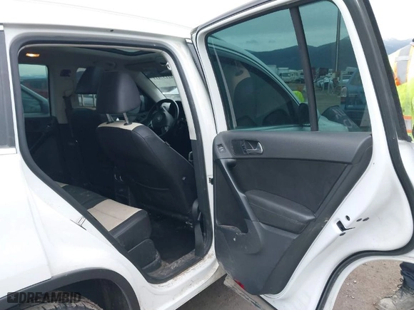 2017 Volkswagen Tiguan Wolfsburg Edition with VIN WVGSV7AX6HK003768, listed as a IAAI auction lot 41137411 with 117,862 mi miles. Bid and sale history available at carsss.com. Image 8.