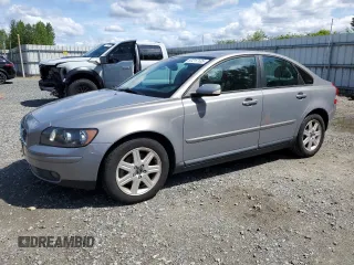 2004 Volvo S40 z VIN YV1MS382742006255, wystawiony jako Copart lot #57217135 z przebiegiem 66 740 mil mil oraz Szkody całkowita. Historia ofert i sprzedaży dostępna na DreamBid. Obrazek 1.
