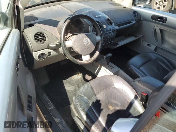2003 Volkswagen Beetle GLS z VIN 3VWCK21Y63M320378, wystawiony jako Copart lot #59422595 z przebiegiem 85 172 mil mil oraz Czysty tytuł • Clean title. Historia ofert i sprzedaży dostępna na DreamBid. Obrazek 8.