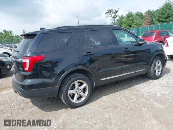 2017 Ford Explorer XLT z VIN 1FM5K8D86HGD44638, wystawiony jako IAAI lot #42628423 z przebiegiem 441 045 mil mil oraz . Historia ofert i sprzedaży dostępna na DreamBid. Obrazek 4.