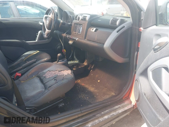 2008 Smart fortwo Pure z VIN WMEEJ31X58K178651, wystawiony jako IAAI lot #41924295 z przebiegiem 114 644 mil mil oraz . Historia ofert i sprzedaży dostępna na DreamBid. Obrazek 5.