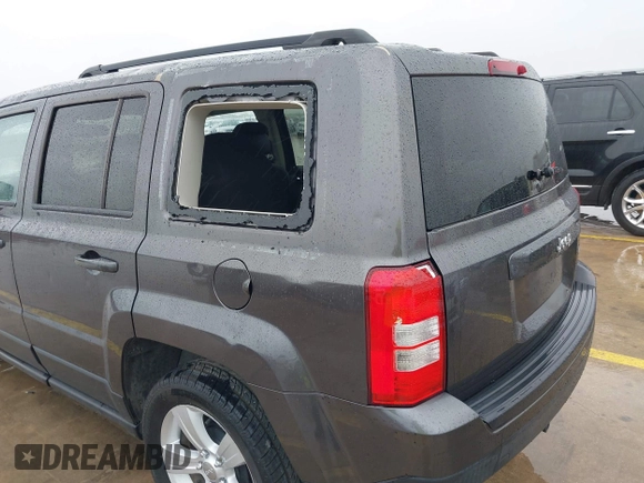 2016 Jeep Patriot Latitude with VIN 1C4NJPFB7GD682060, listed as a IAAI auction lot 41898444 with 67,717 mi miles and . Bid and sale history available at DreamBid. Image 6.