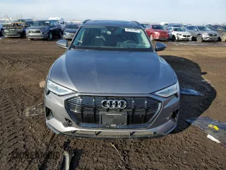 2021 Audi e-tron Prestige z VIN WA1VAAGE7MB017523, wystawiony jako Copart lot #36704493 z przebiegiem 8 204 mil mil oraz . Historia ofert i sprzedaży dostępna na DreamBid. Obrazek 5.
