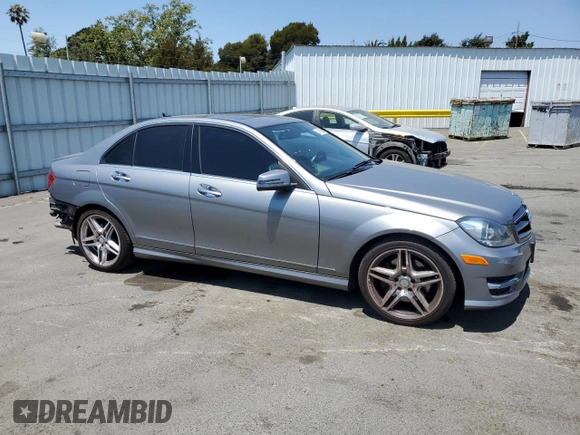 2014 Mercedes-Benz C 350 Sport с VIN WDDGF5HB3EA946049, выставлен на аукционе Copart как лот 64132535 с пробегом 122 937 миль миль и Списание • Salvage title. История ставок и продаж доступна на DreamBid. Изображение 4.