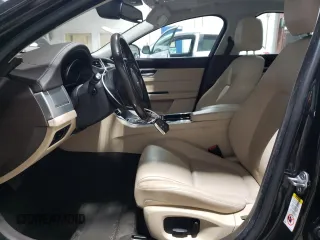 2018 Jaguar XF 25t Premium with VIN SAJBJ4FX7JCY56981, listed as a Copart auction lot 85208354 with 104,935 mi miles and Clean Title. Bid and sale history available at carsss.com. Image 7.