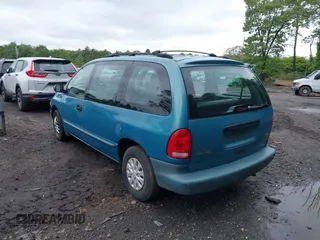 1998 Plymouth Voyager z VIN 2P4GP25R9WR797419, wystawiony jako IAAI lot #42324881 z przebiegiem 96 543 mil mil oraz . Historia ofert i sprzedaży dostępna na DreamBid. Obrazek 3.