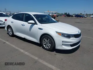 2017 Kia Optima LX z VIN 5XXGT4L30HG136559, wystawiony jako IAAI lot #42357073 z przebiegiem 82 292 mil mil oraz . Historia ofert i sprzedaży dostępna na DreamBid. Obrazek 1.