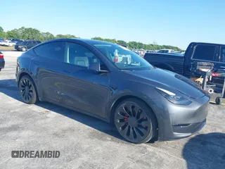 2022 Tesla Model Y Performance z VIN 7SAYGDEF3NF451938, wystawiony jako IAAI lot #42025774 z przebiegiem 32 214 mil mil oraz . Historia ofert i sprzedaży dostępna na DreamBid. Obrazek 1.