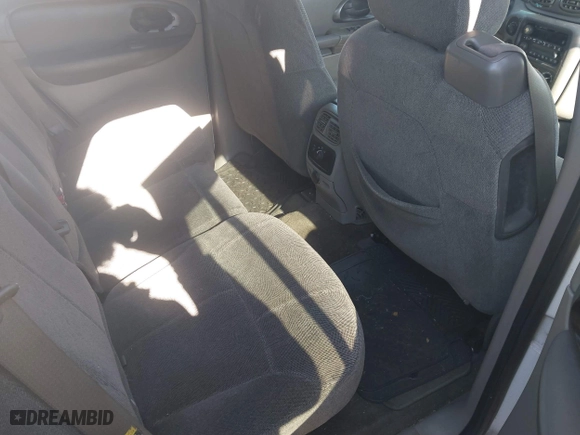 2004 Chevrolet TrailBlazer LS with VIN 1GNDT13S742174726, listed as a IAAI auction lot 41819148 with 266,159 mi miles. Bid and sale history available at carsss.com. Image 8.