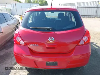 2011 Nissan Versa S z VIN 3N1BC1CP3BL512780, wystawiony jako IAAI lot #42374549 z przebiegiem 101 059 mil mil oraz . Historia ofert i sprzedaży dostępna na DreamBid. Obrazek 17.