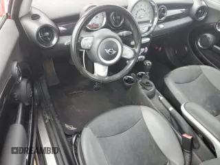 2009 MINI Hardtop z VIN WMWMF33569TW79600, wystawiony jako Copart lot #58392825 z przebiegiem 121 371 mil mil oraz Czysty tytuł • Clean title. Historia ofert i sprzedaży dostępna na DreamBid. Obrazek 8.