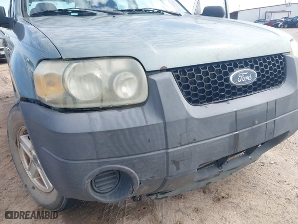 2007 Ford Escape XLS with VIN 1FMYU02Z57KB59268, listed as a IAAI auction lot 41585368 with 195,227 mi miles. Bid and sale history available at carsss.com. Image 6.