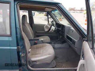 1996 Jeep Cherokee Sport with VIN 1J4FJ68S5TL235507, listed as a IAAI auction lot 41834736 with 174,634 mi miles. Bid and sale history available at carsss.com. Image 5.