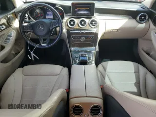 2015 Mercedes-Benz C 300 z VIN 55SWF4JB7FU066375, wystawiony jako Copart lot #56979305 z przebiegiem 107 032 mil mil oraz Szkoda całkowita • Salvage title. Historia ofert i sprzedaży dostępna na DreamBid. Obrazek 8.