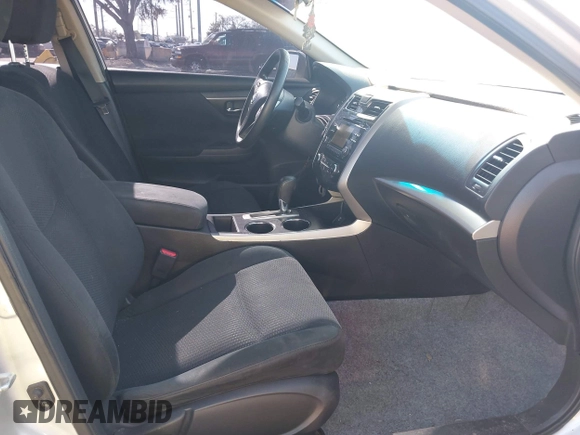 2015 Nissan Altima S with VIN 1N4AL3AP4FN304233, listed as a IAAI auction lot 41463418 with 233,084 mi miles and . Bid and sale history available at carsss.com. Image 5.