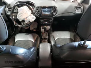 2020 Jeep Compass Altitude z VIN 3C4NJDBBXLT256470, wystawiony jako Copart lot #88228415 z przebiegiem 48 480 mil mil oraz Szkoda całkowita • Salvage title. Historia ofert i sprzedaży dostępna na DreamBid. Obrazek 8.