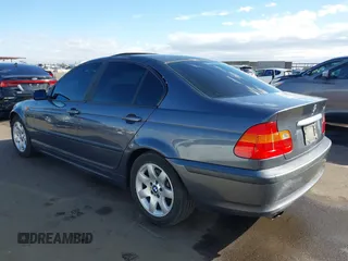 2002 BMW 3 Series 325i with VIN WBAET37482NG74460, listed as a IAAI auction lot 41712972 with 176,762 mi miles. Bid and sale history available at carsss.com. Image 3.