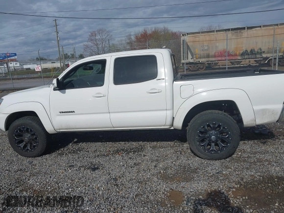 2015 Toyota Tacoma with VIN 3TMLU4EN5FM188601, listed as a IAAI auction lot 41883555 with 143,904 mi miles and . Bid and sale history available at DreamBid. Image 15.