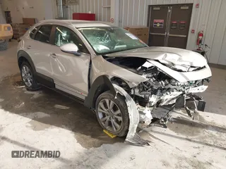 2023 Mazda CX-30 S Select z VIN 3MVDMBBM8PM540283, wystawiony jako IAAI lot #41691015 z przebiegiem 21 396 mil mil oraz . Historia ofert i sprzedaży dostępna na DreamBid. Obrazek 1.