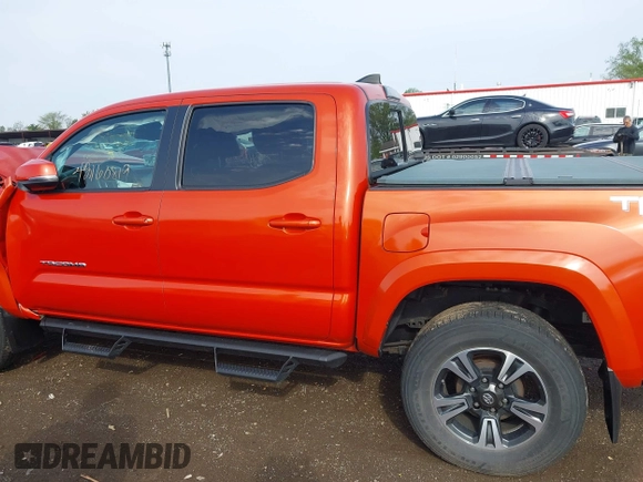 2018 Toyota Tacoma SR with VIN 3TMCZ5AN2JM131276, listed as a IAAI auction lot 42160819 with 46,044 mi miles and . Bid and sale history available at carsss.com. Image 14.