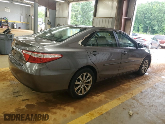 2017 Toyota Camry XLE z VIN 4T1BF1FK3HU699131, wystawiony jako Copart lot #58820105 z przebiegiem 80 344 mil mil oraz Szkoda całkowita • Salvage title. Historia ofert i sprzedaży dostępna na DreamBid. Obrazek 3.