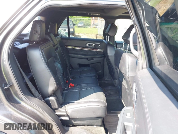 2017 Ford Explorer Platinum z VIN 1FM5K8HT0HGB85923, wystawiony jako IAAI lot #42399738 z przebiegiem 107 592 mil mil oraz . Historia ofert i sprzedaży dostępna na DreamBid. Obrazek 8.