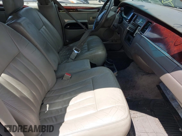 2004 Lincoln Town Car Signature z VIN 1LNHM81W74Y652349, wystawiony jako IAAI lot #42297969 z przebiegiem Nie podano mil oraz . Historia ofert i sprzedaży dostępna na DreamBid. Obrazek 5.