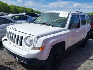 2015 Jeep Patriot Latitude with VIN 1C4NJRFB4FD394829, listed as a IAAI auction lot 42252571 with 113,071 mi miles and . Bid and sale history available at DreamBid. Image 2.