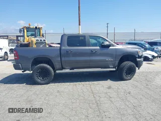 2019 Ram 1500 Big Horn z VIN 1C6RRFFG8KN710927, wystawiony jako IAAI lot #41850421 z przebiegiem 66 007 mil mil oraz . Historia ofert i sprzedaży dostępna na DreamBid. Obrazek 13.
