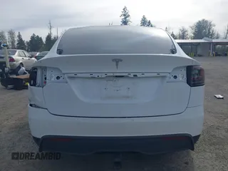 2022 Tesla Model X with VIN 7SAXCBE54NF363113, listed as a IAAI auction lot 41978397 with 27,166 mi miles. Bid and sale history available at carsss.com. Image 17.