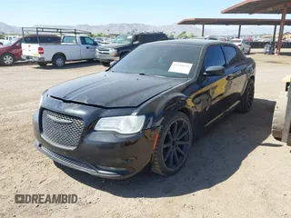 2016 Chrysler 300 C z VIN 2C3CCAEG7GH182032, wystawiony jako IAAI lot #42328679 z przebiegiem 135 422 mil mil oraz . Historia ofert i sprzedaży dostępna na DreamBid. Obrazek 2.