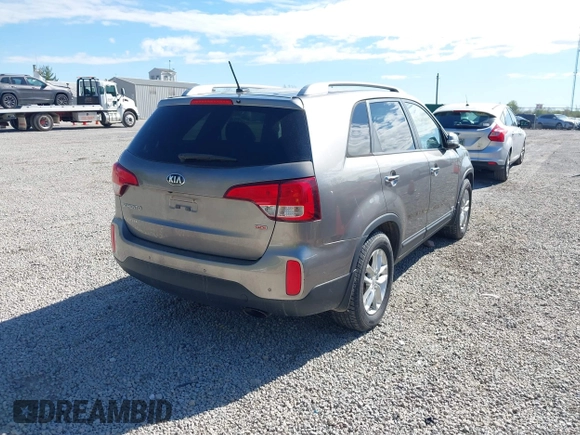 2015 Kia Sorento LX with VIN 5XYKTCA63FG654739, listed as a IAAI auction lot 42081544 with 121,024 mi miles. Bid and sale history available at carsss.com. Image 4.