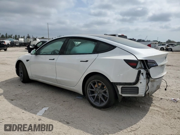 2021 Tesla Model 3 Standard Range Plus z VIN 5YJ3E1EA7MF084900, wystawiony jako Copart lot #53090765 z przebiegiem 42 226 mil mil oraz Nie do naprawy. Historia ofert i sprzedaży dostępna na DreamBid. Obrazek 2.