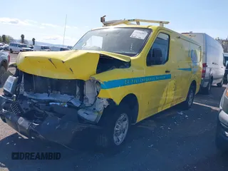 2013 Nissan NV S z VIN 1N6BF0KX5DN106001, wystawiony jako IAAI lot #41636307 z przebiegiem 220 283 mil mil oraz . Historia ofert i sprzedaży dostępna na DreamBid. Obrazek 2.