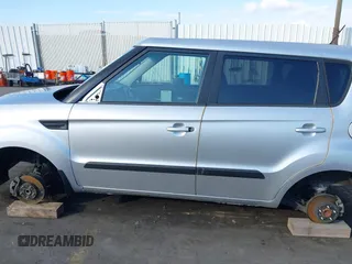 2013 Kia Soul + z VIN KNDJT2A66D7754382, wystawiony jako IAAI lot #41431092 z przebiegiem Nie podano mil oraz . Historia ofert i sprzedaży dostępna na DreamBid. Obrazek 14.