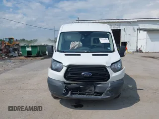 2018 Ford Transit z VIN 1FTYE1CM1JKA97062, wystawiony jako IAAI lot #42728269 z przebiegiem 103 586 mil mil oraz . Historia ofert i sprzedaży dostępna na DreamBid. Obrazek 12.