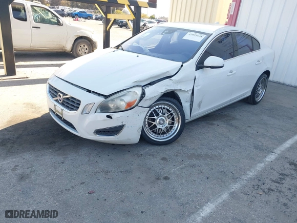 2013 Volvo S60 T5 Premier with VIN YV1612FS7D2184899, listed as a IAAI auction lot 42003628 with 140,073 mi miles. Bid and sale history available at carsss.com. Image 2.