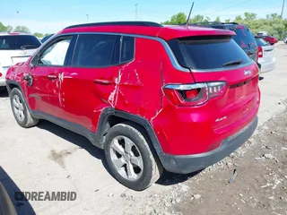 2018 Jeep Compass Latitude z VIN 3C4NJDBB6JT142740, wystawiony jako IAAI lot #42212811 z przebiegiem 81 647 mil mil oraz . Historia ofert i sprzedaży dostępna na DreamBid. Obrazek 3.