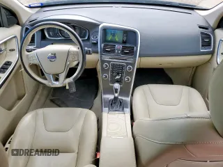 2015 Volvo XC60 T5 Drive-E Premier z VIN YV440MDK5F2740965, wystawiony jako Copart lot #58493985 z przebiegiem 55 968 mil mil oraz Szkoda całkowita • Salvage title. Historia ofert i sprzedaży dostępna na DreamBid. Obrazek 8.