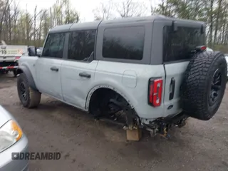 2024 Ford Bronco Wildtrak z VIN 1FMEE2BP4RLA65714, wystawiony jako IAAI lot #42028101 z przebiegiem 5478 mil mil oraz . Historia ofert i sprzedaży dostępna na DreamBid. Obrazek 3.