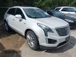 2017 Cadillac XT5 Platinum AWD z VIN 1GYKNFRS4HZ100671, wystawiony jako IAAI lot #42417258 z przebiegiem 104 243 mil mil oraz . Historia ofert i sprzedaży dostępna na DreamBid. Obrazek 1.