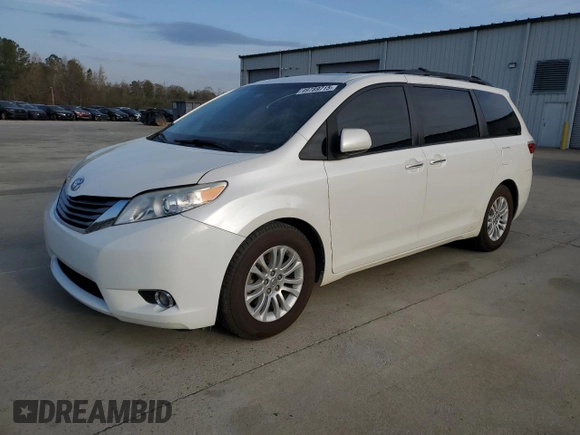 2015 Toyota Sienna XLE z VIN 5TDYK3DC2FS554374, wystawiony jako Copart lot #49789715 z przebiegiem 225 526 mil mil oraz Szkoda całkowita • Salvage title. Historia ofert i sprzedaży dostępna na DreamBid. Obrazek 1.