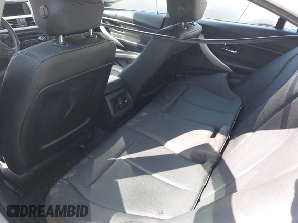 2015 BMW 3 Series 320i xDrive с VIN WBA3C3G57FNS74828, выставлен на аукционе IAAI как лот 41920253 с пробегом 72 521 миль миль и . История ставок и продаж доступна на DreamBid. Изображение 8.